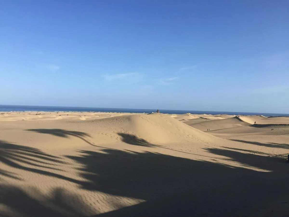 Top Floor Sea View Central Holiday Home ماسبالوماس شقة