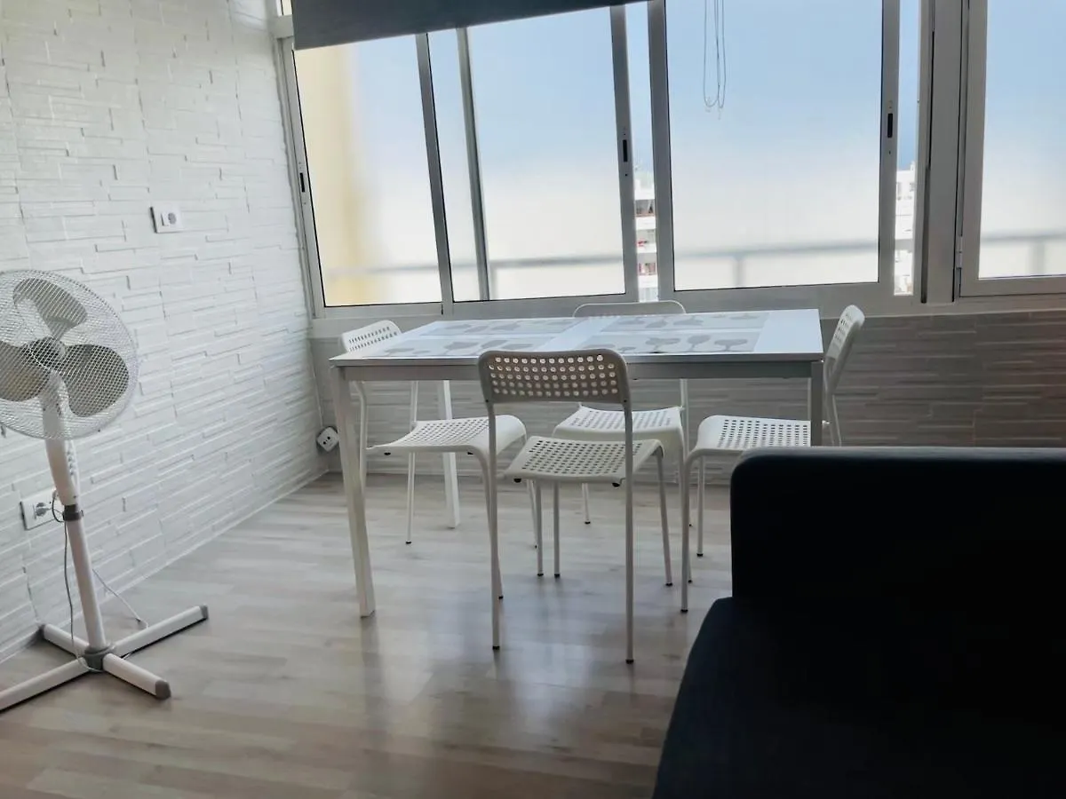 Top Floor Sea View Central Holiday Home ماسبالوماس شقة